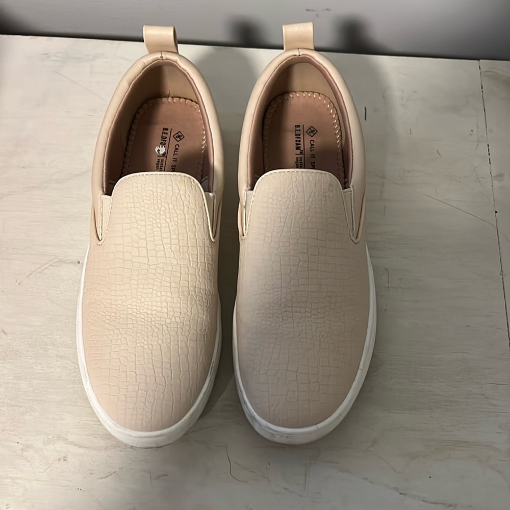 Women’s slide on shoes